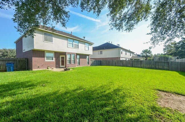 Building Photo - 5961 Whispering Lakes Dr