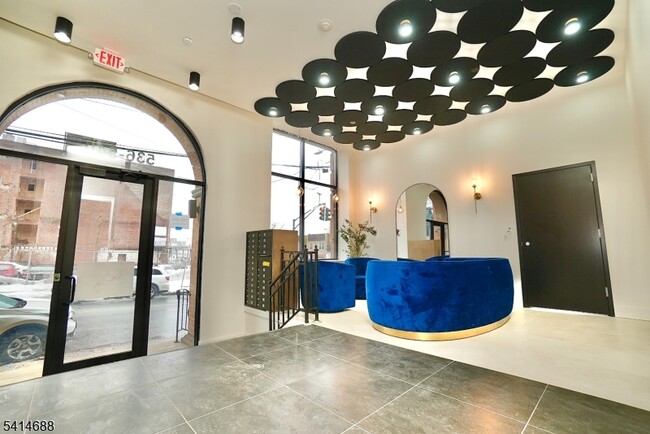 Building Photo - 536 Central Ave