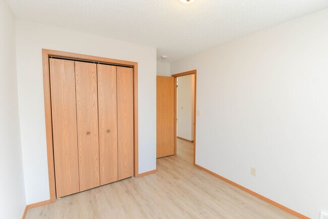 Building Photo - 4405 W Antelope Dr