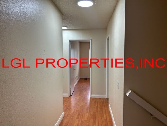 Building Photo - 1470 Pebblewood Dr