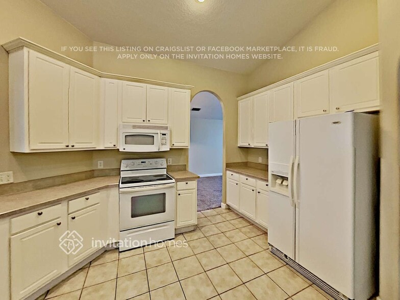 Building Photo - 3800 Bayshore Cir