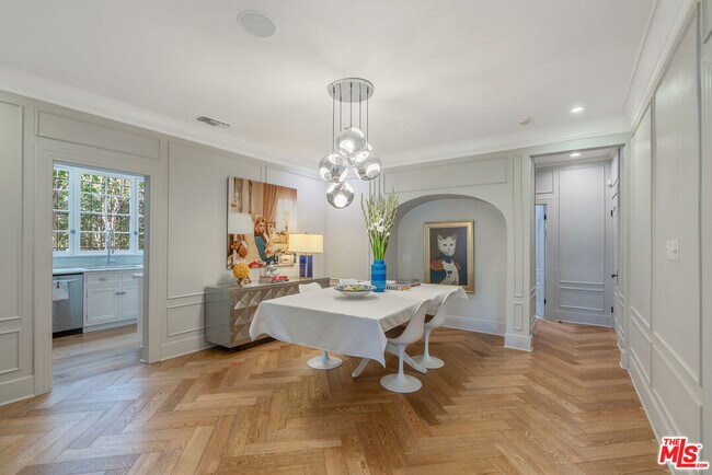 Building Photo - 807 S Muirfield Rd