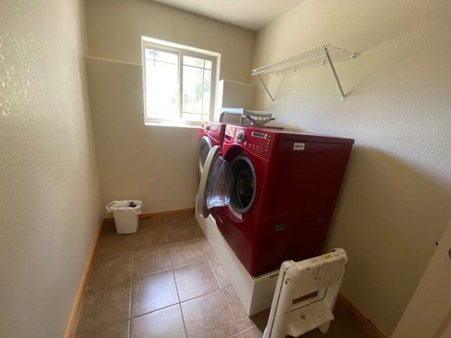 Building Photo - 323 Maroon Ct