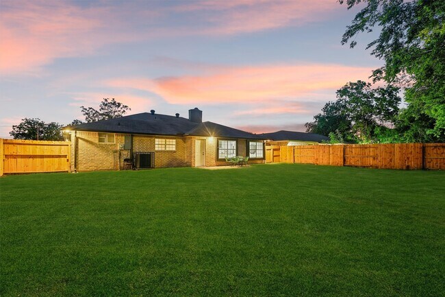 Building Photo - 15439 Indian Woods Dr