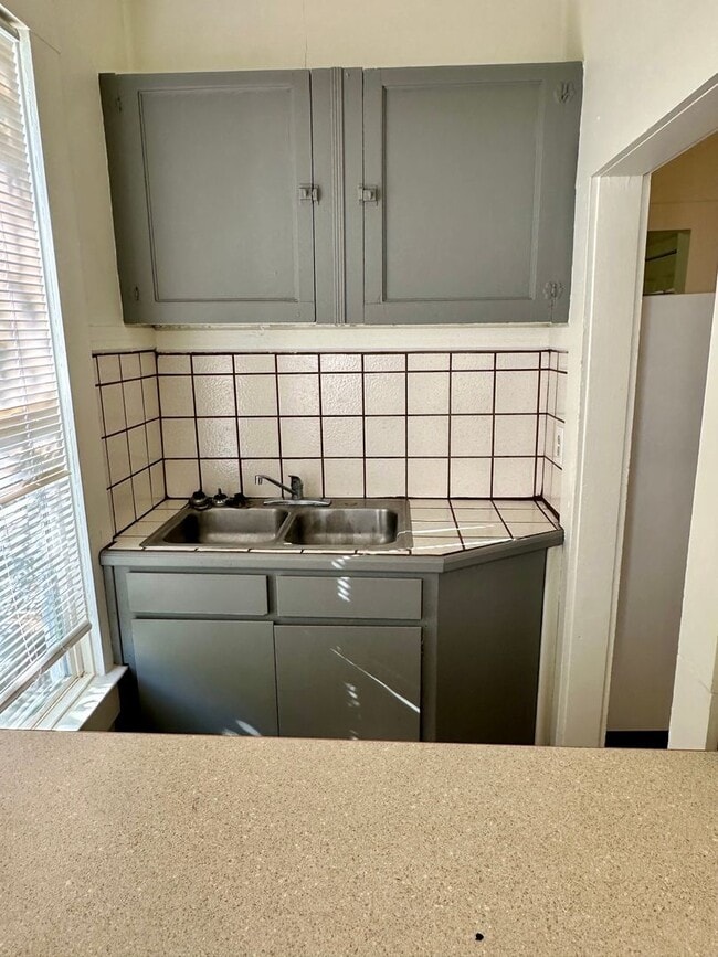 Building Photo - Reserve Now for June 2026! Great House in Downtown Chico