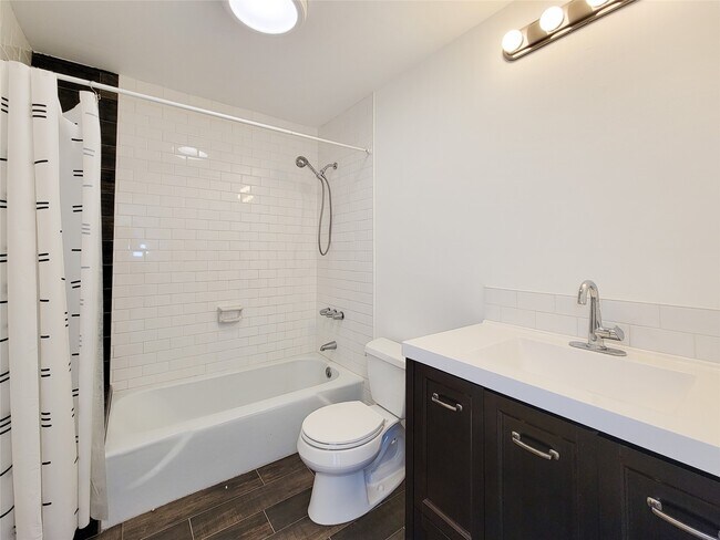 Building Photo - 2243 W Alabama St