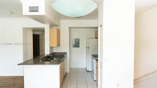 Building Photo - 2406 Centergate Dr