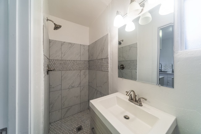 Building Photo - 433 N 14th St