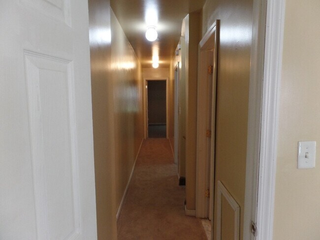 Building Photo - 124 S Walter Ave