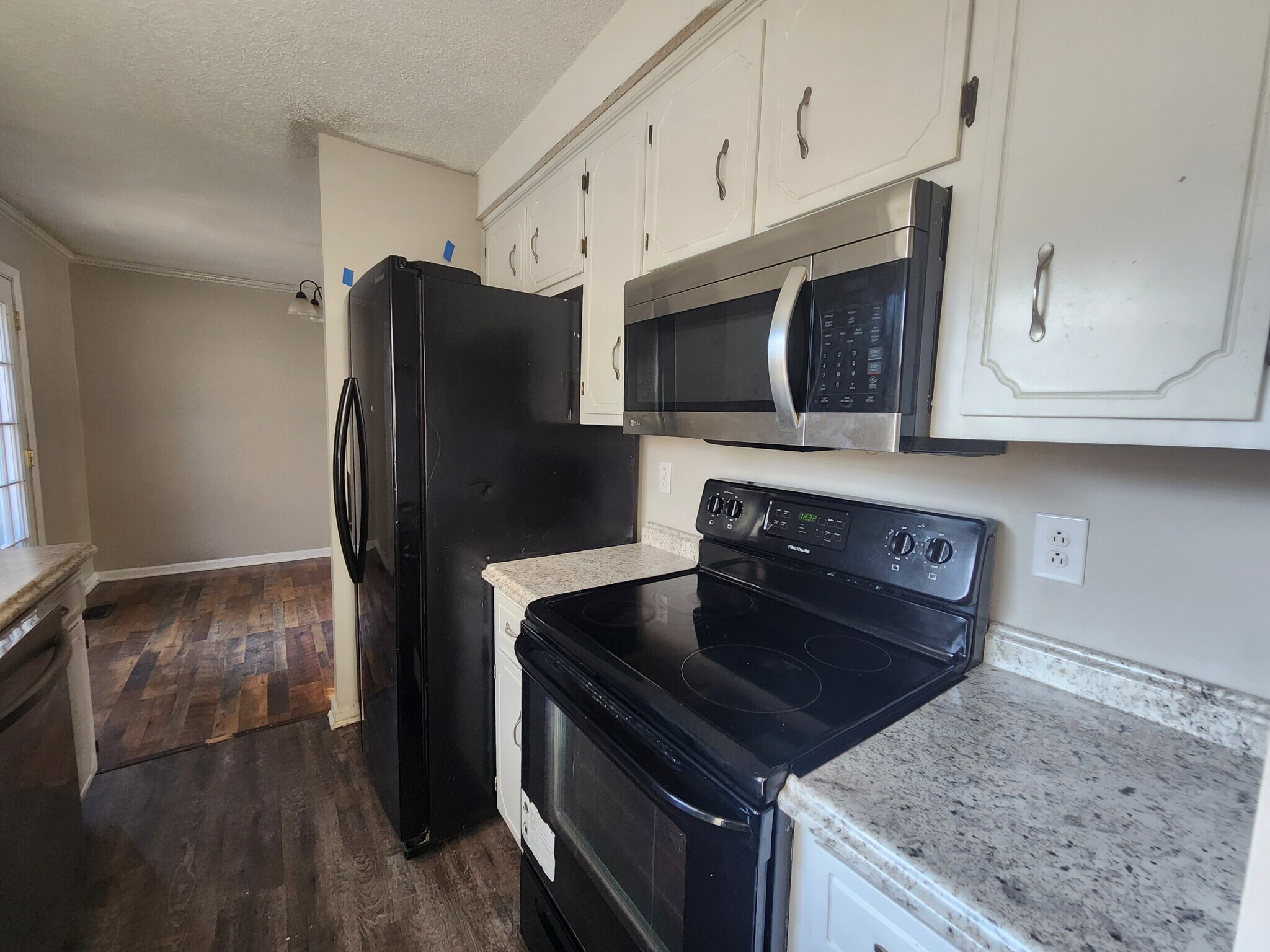 Building Photo - 738 Spees Dr