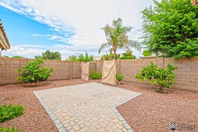 Building Photo - 2637 S 37th Dr