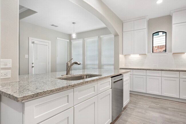 Building Photo - 28243 Chalet Park Dr