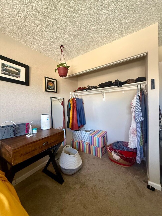 Building Photo - Spacious, Sunlit 3BR / 2 BA Condo just steps away from Standley Lake!