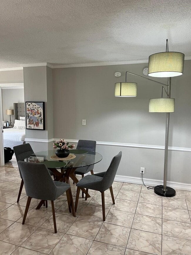 Building Photo - 3475 N Country Club Dr