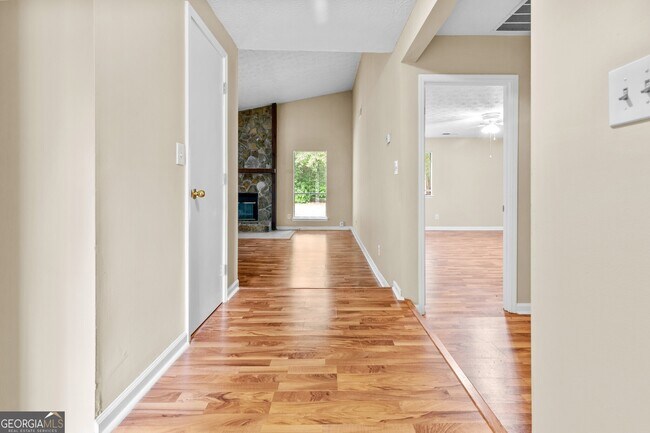 Building Photo - 625 Oxford Hall Dr SW