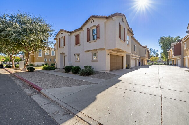 Building Photo - 4233 E Jasper Dr