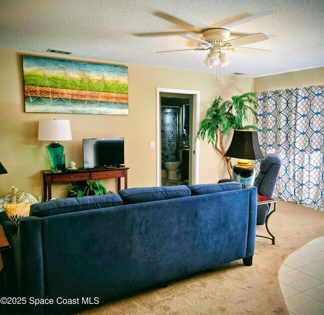 Building Photo - 1123 Breezy Way