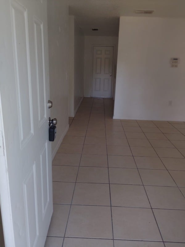 Building Photo - 1729 Birchwood Cir