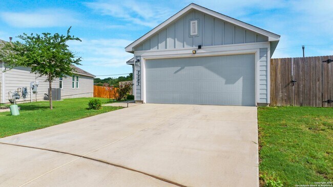 Building Photo - 3-BEDROOM LENNAR HOME IN NORTHEAST CROSSING
