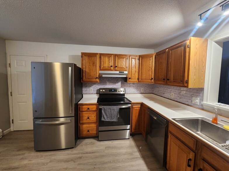 Building Photo - 205 Forest Dr