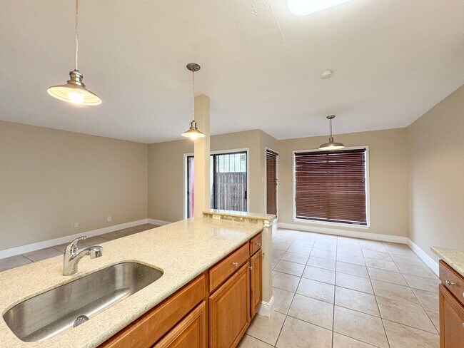 Building Photo - 3843