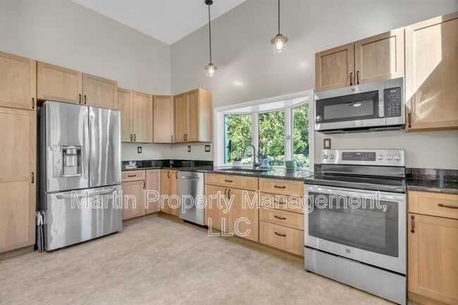 Building Photo - 606A Springs Rd