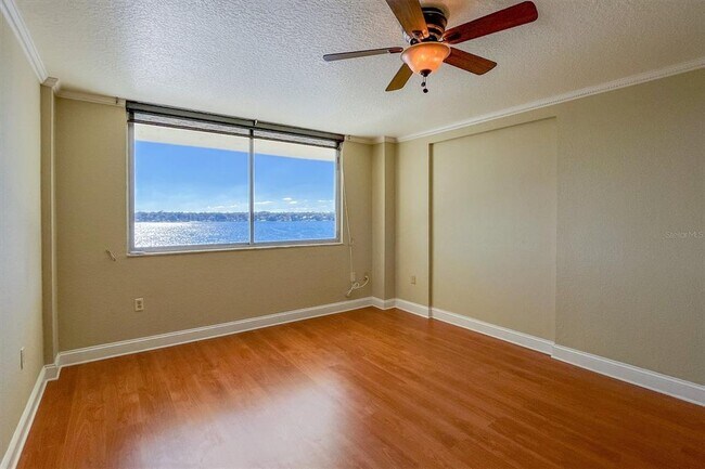 Building Photo - 690 Osceola Ave