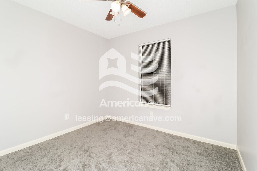 Building Photo - 1504 W 55th St