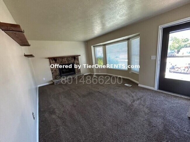 Building Photo - This property offers a NO DEPOSIT option available for qualified renters!