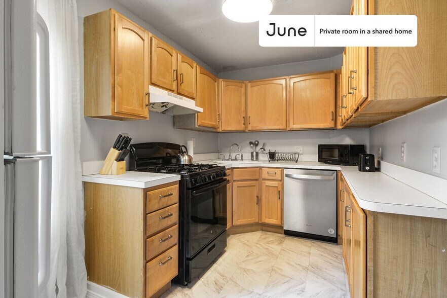 Building Photo - Room in Shared 4 bed/2.5 bath home in Allston