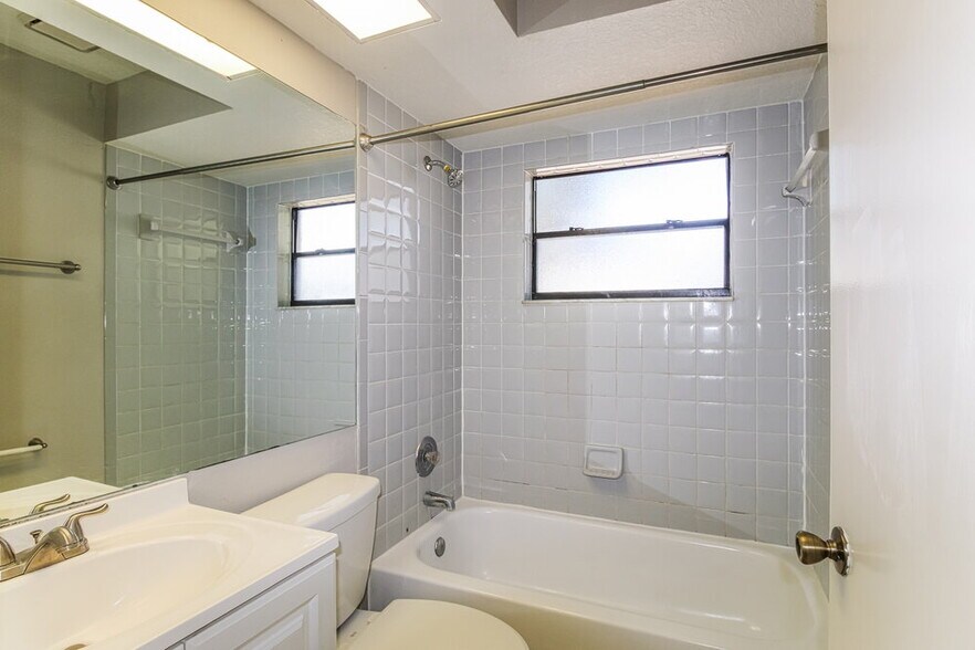 Building Photo - 10439 Norvell Rd