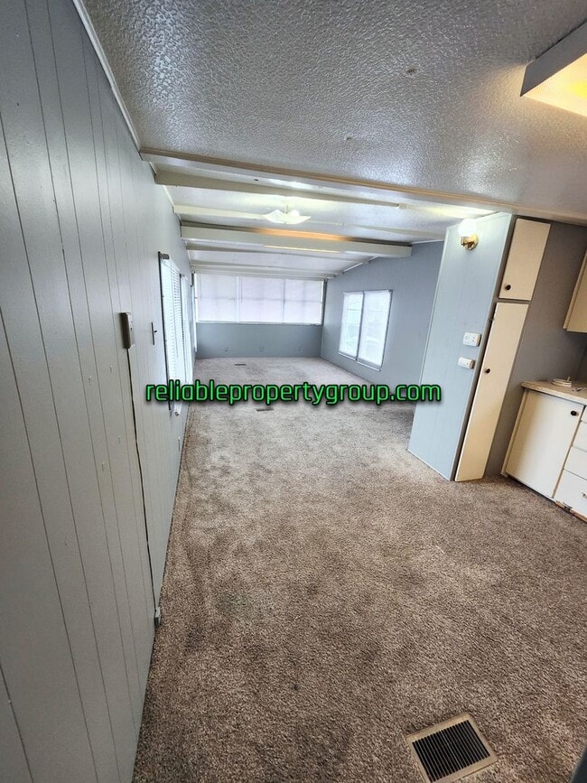 Building Photo - $100 off 1st month's rent
