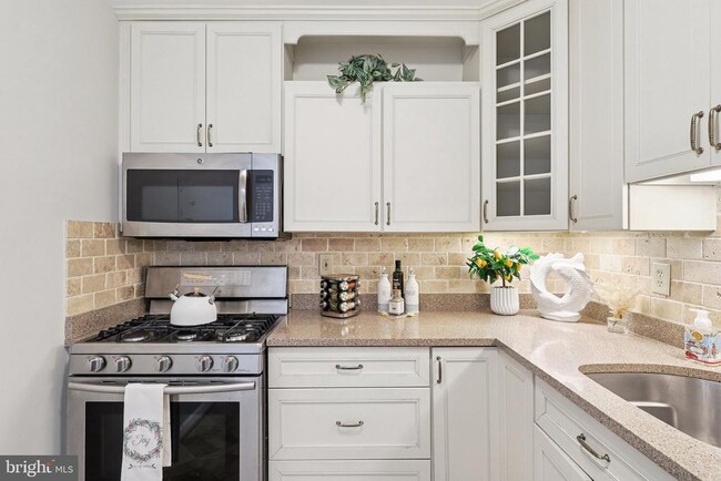 Building Photo - 4977 Battery Ln