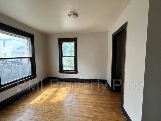 Building Photo - 1010A S 26th St