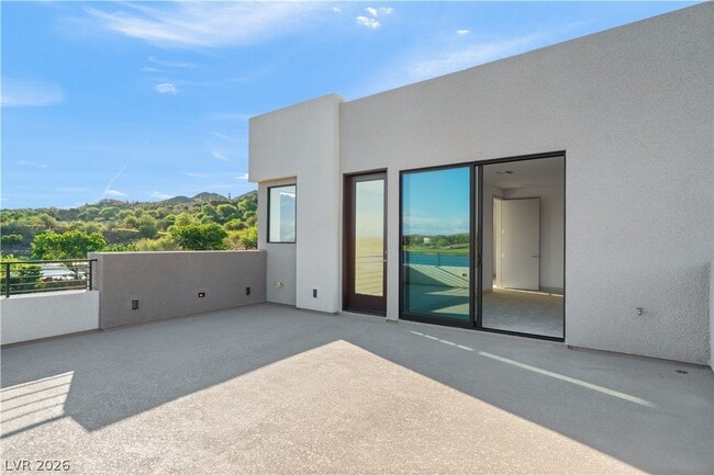 Building Photo - 66 Lakefront Dr