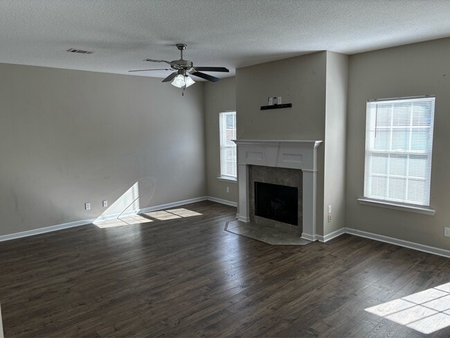 Building Photo - 668 Red Oak Ln