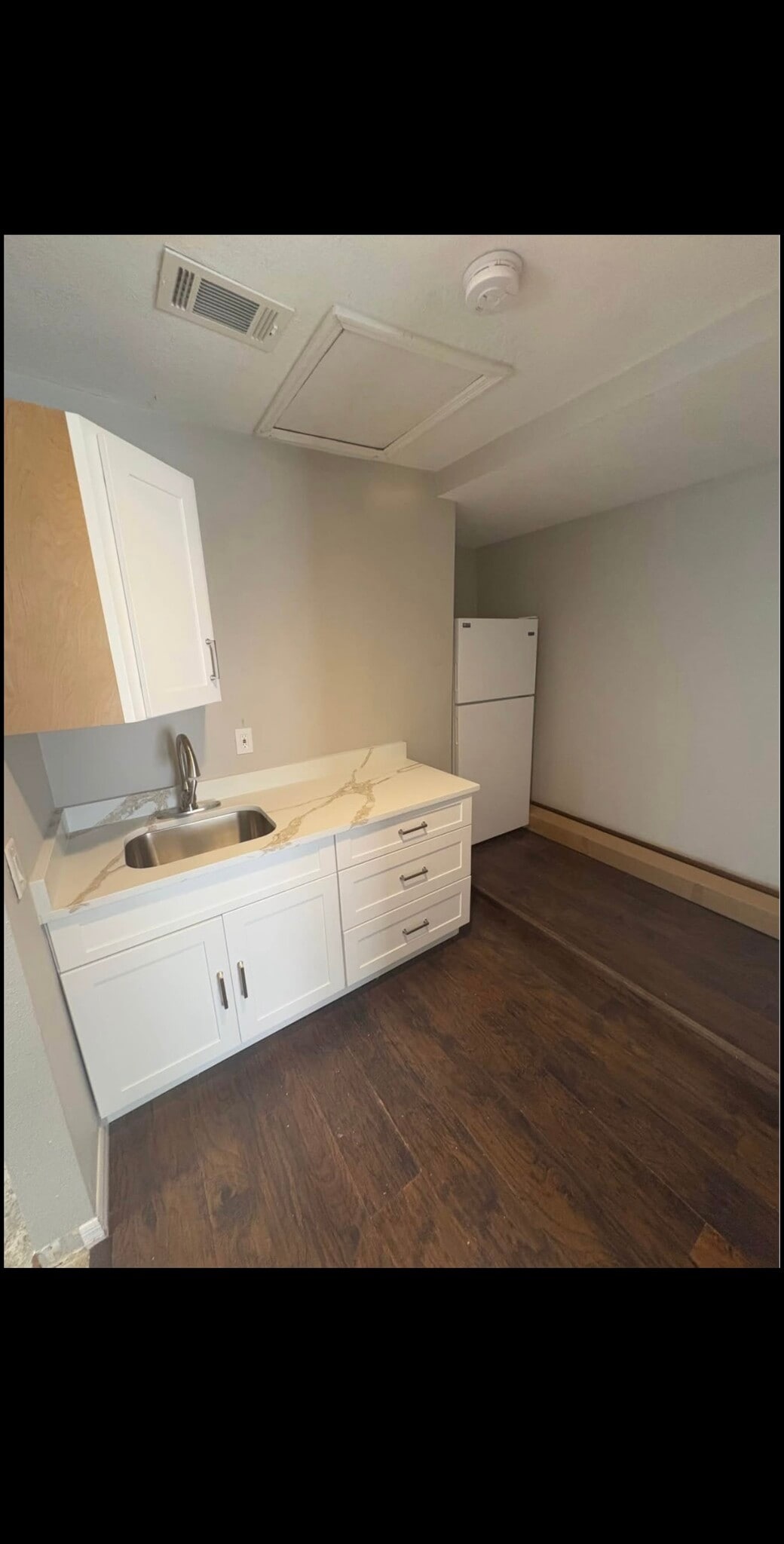 Building Photo - 515 E Morgan St