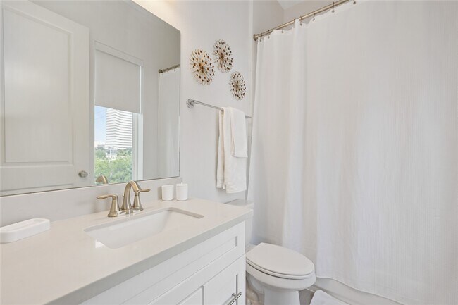 Building Photo - 5914 Val Verde St