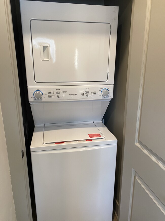 Building Photo - 336 Maple Ave