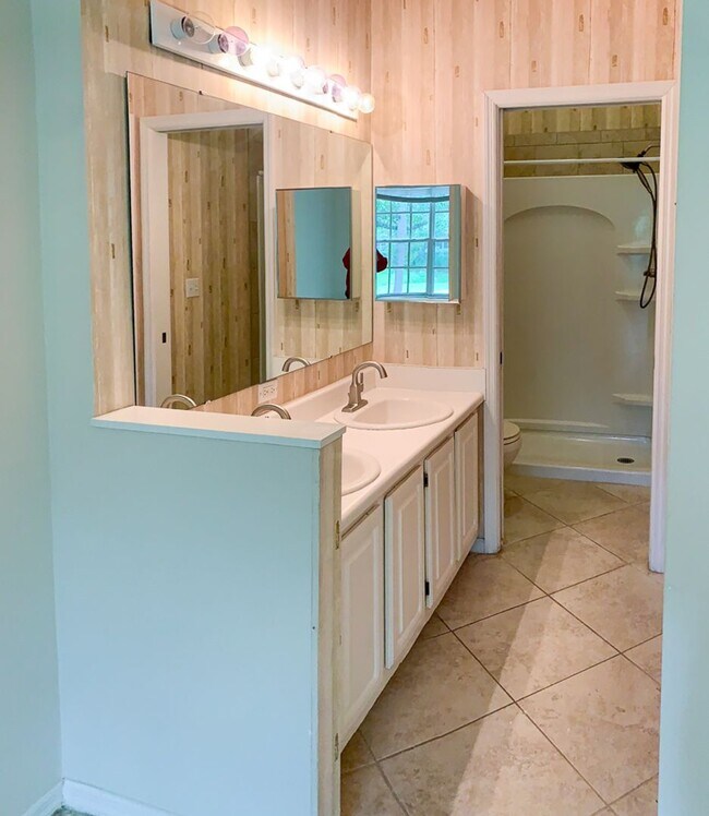 Building Photo - 3BR/2BA Condo in Haile Plantation - Availa...