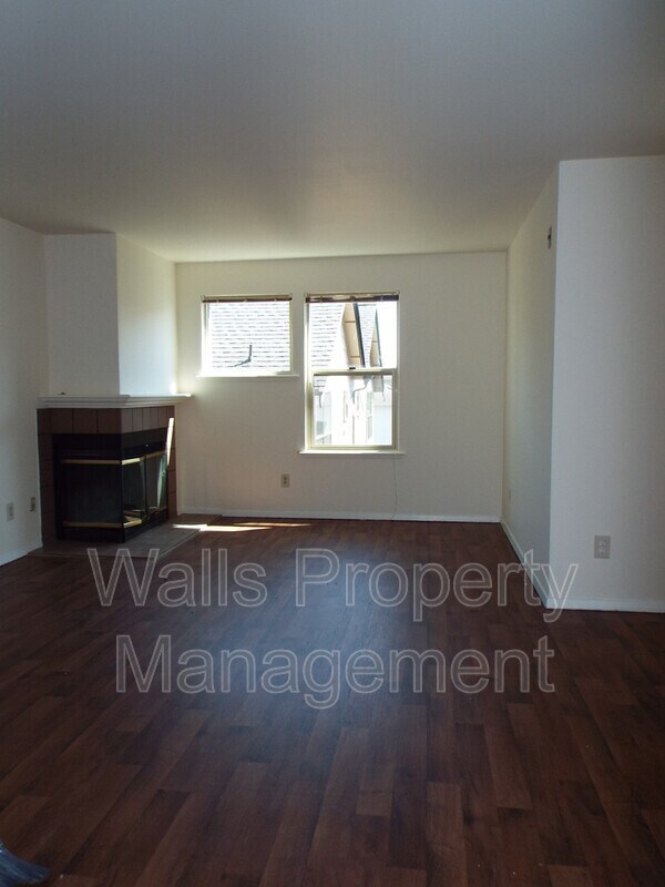 Building Photo - 6840 Oswego Pl NE