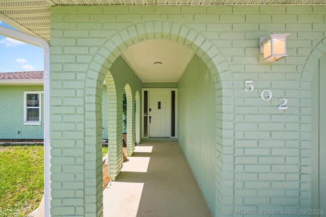 Building Photo - 502 NW Kilpatrick Ave