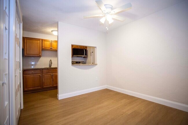 Building Photo - 5 Washington St