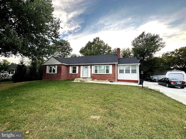 Primary Photo - 16200 Dorset Rd