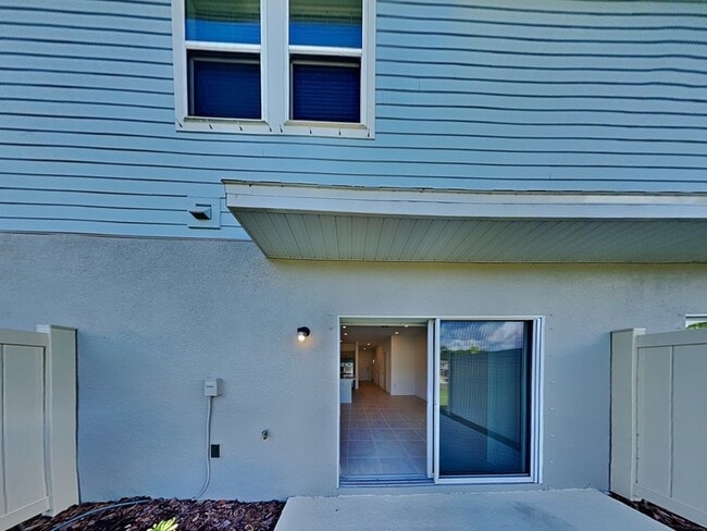 Building Photo - 215 Riverfront Wy