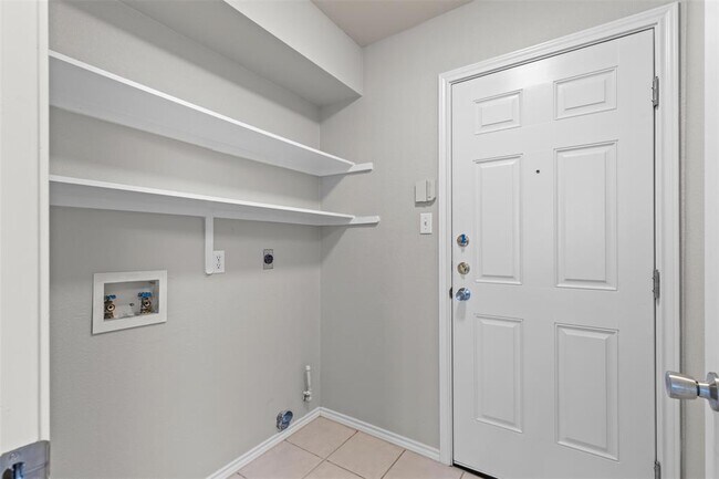 Building Photo - 3304 Kissman Dr