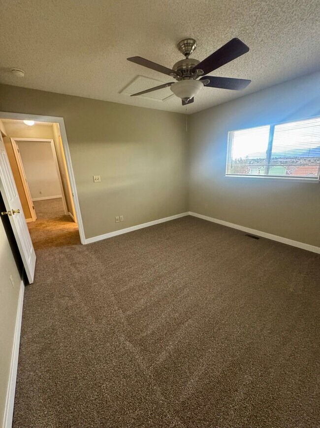 Building Photo - 3 bedroom home in Wagon Trails with commun...