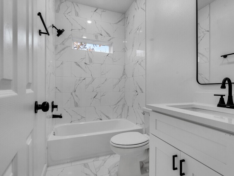 Building Photo - 9410 Firnat St