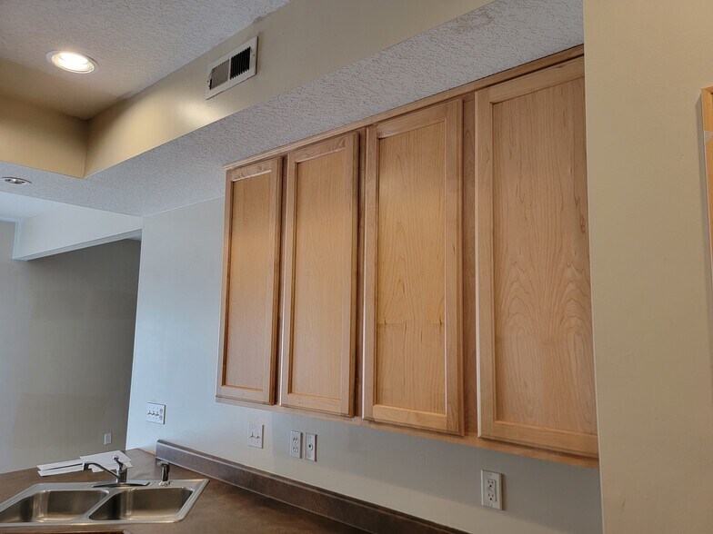 Building Photo - 2900 SE Glenstone Dr