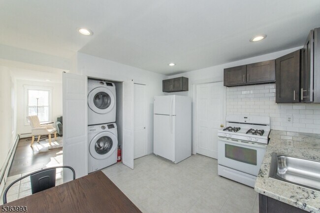 Building Photo - 14 Fidelity Pl
